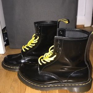 8 eyelet dr martens